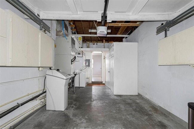 Building Photo - 4320 Yardley Ave N