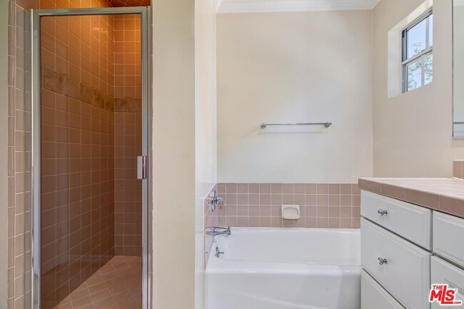 Building Photo - 7719 Hosford Ave