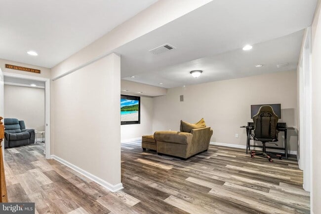 Building Photo - 8920 Flour Ct