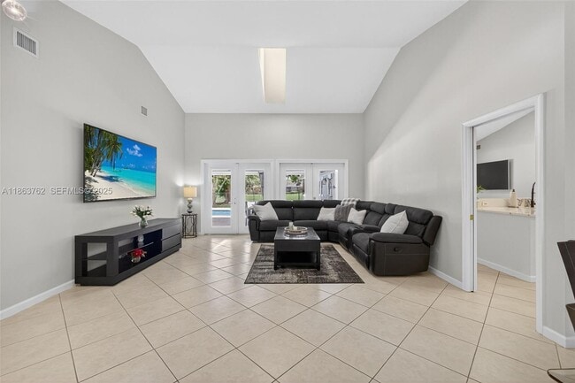 Building Photo - 15 Balfour Rd E