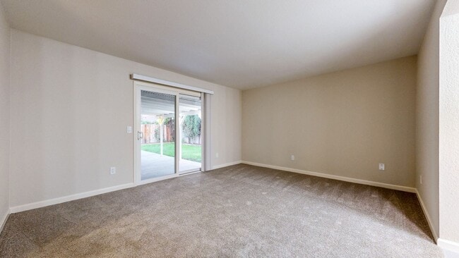 Building Photo - Meticulously Maintained Four Bedroom Singl...