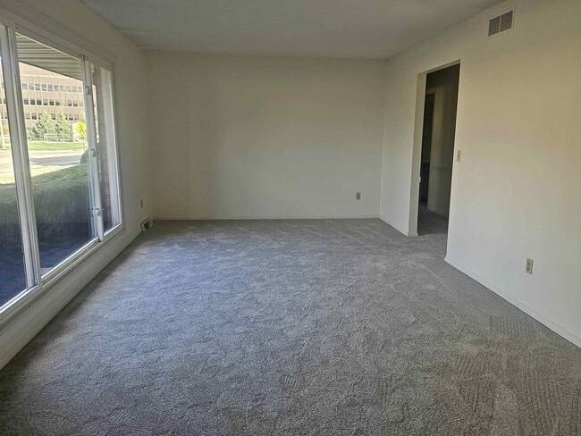 Building Photo - 121 S Regency Dr