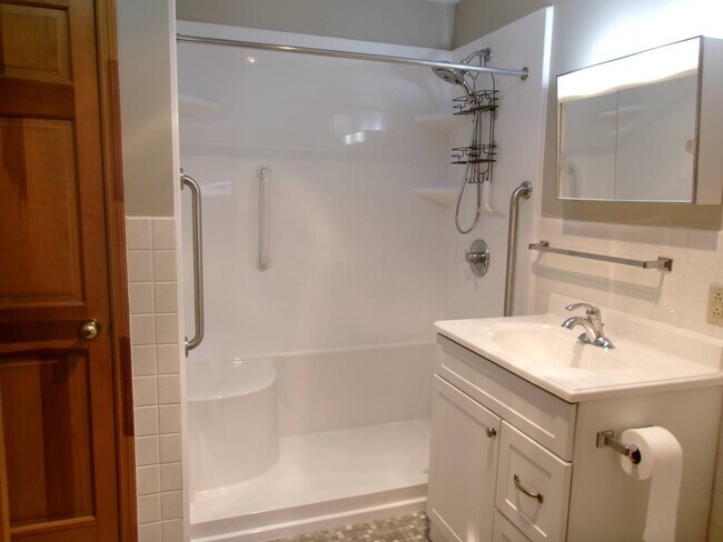 Building Photo - 222 S Ten Broeck St