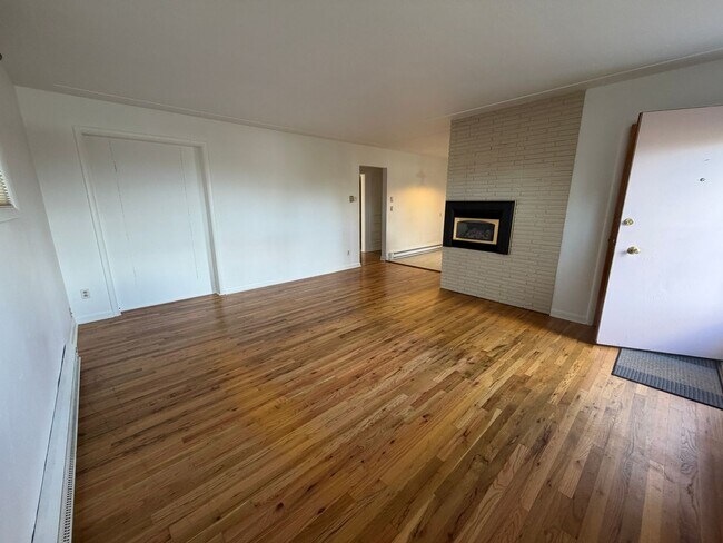 Building Photo - 3 Bedroom 1 Bath single story home, Move in Special: $750.00 off first month's rent if the move-i...