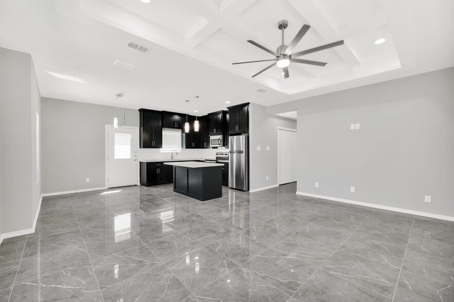 Building Photo - 4721 Magnolia Ave