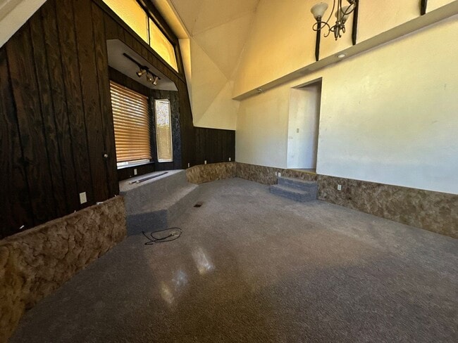 Building Photo - 804 N 2nd St