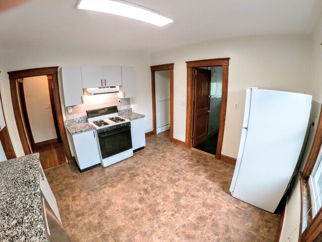 Building Photo - 298 Chestnut Ave