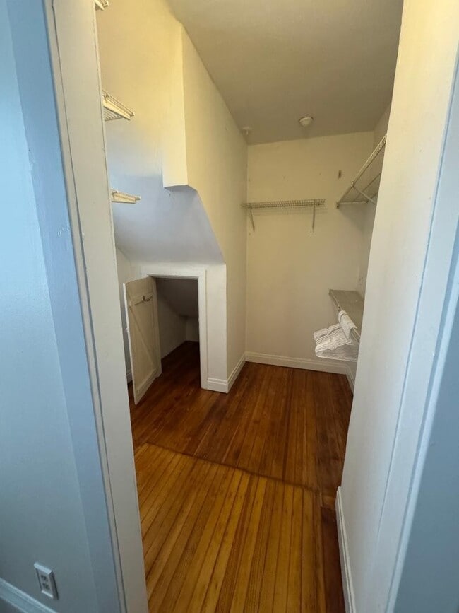 Building Photo - 1831 W Nelson St