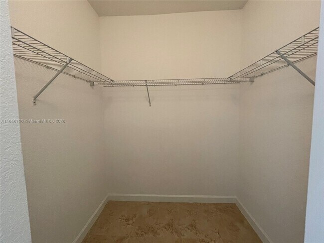 Building Photo - 968 NE 41st Pl