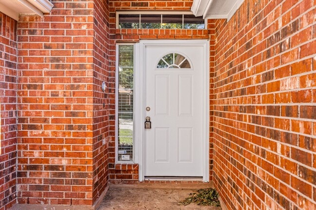 Building Photo - 1518 Bugle Run Dr