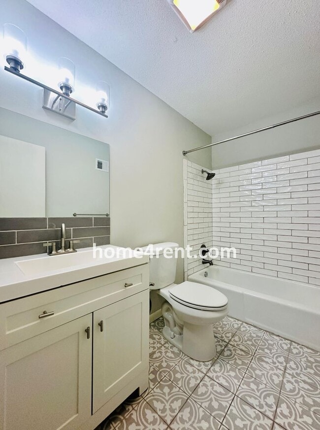 Building Photo - Updated Kitchen w/ Granite Counters, Subway Tile, SS Appliances