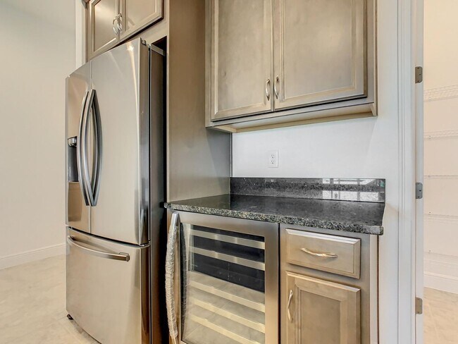 Building Photo - Eagle Creek Luxury Home