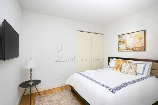 Building Photo - 3 bedroom in NEW YORK NY 10005