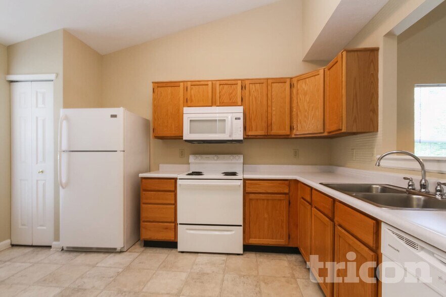 Building Photo - 784 Kingston Cir