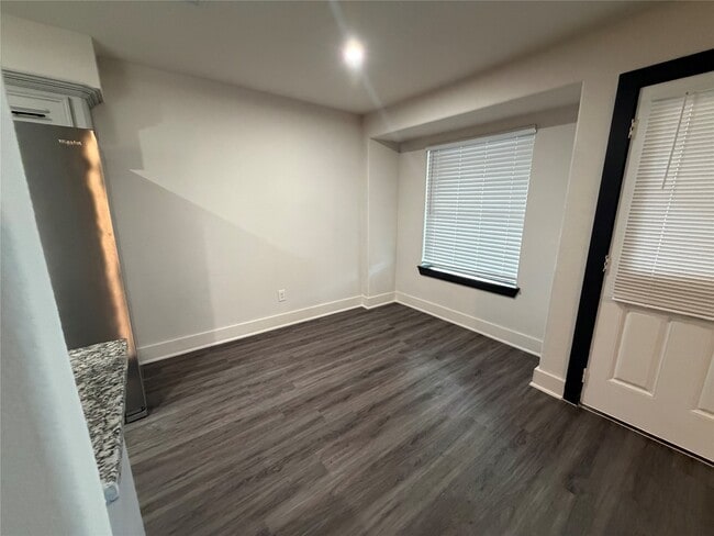 Building Photo - 15931 Kenbrook Dr