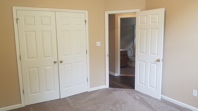 Building Photo - 3 Bedroom/2 Bath Home in New Wood Valley