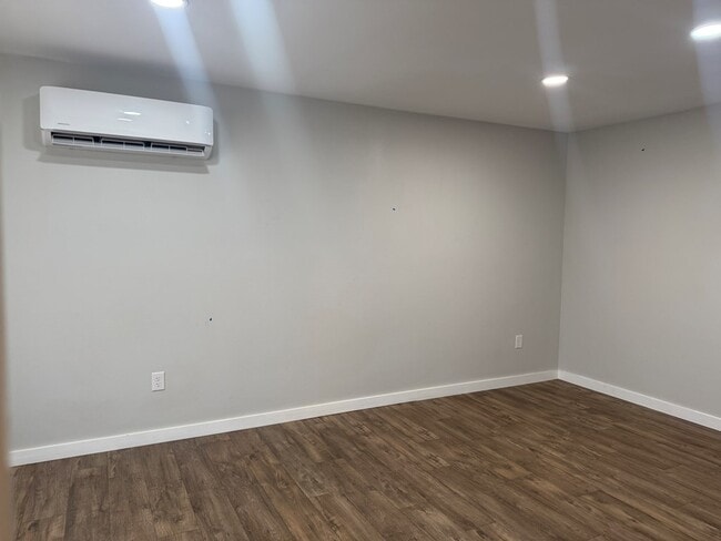 Building Photo - 2705 Cambridge St