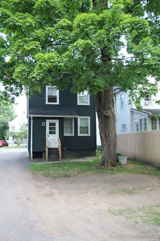 Building Photo - 17 O'Neil St
