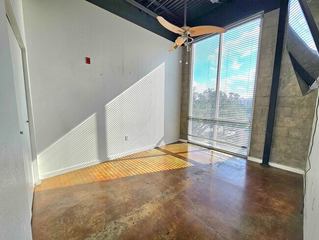 Building Photo - 420 N Adams St