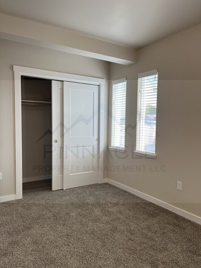 Building Photo - 1001 W Yakima Ave