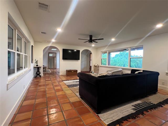 Building Photo - 5105 Circle Ridge Dr W