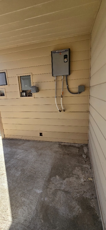 Building Photo - 3873 Superba St