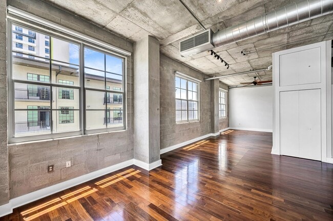 Building Photo - 411 NW 1st Ave