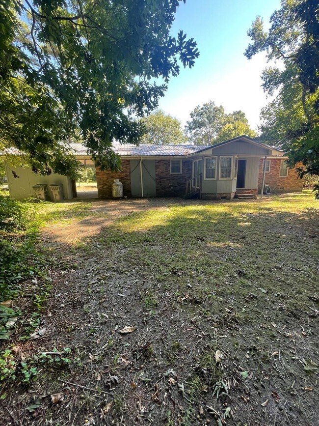 Building Photo - 105 Redwood Trail