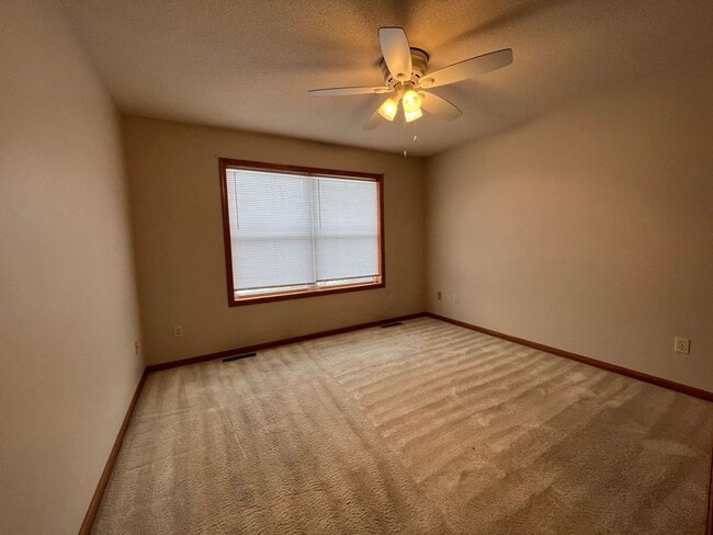Building Photo - Gorgeous 5 Bed, 2.5 Bath Single-Family Home!