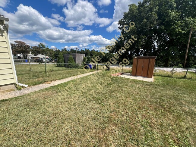 Building Photo - 1 Bedroom 1 Bath Home with a bonus room in...