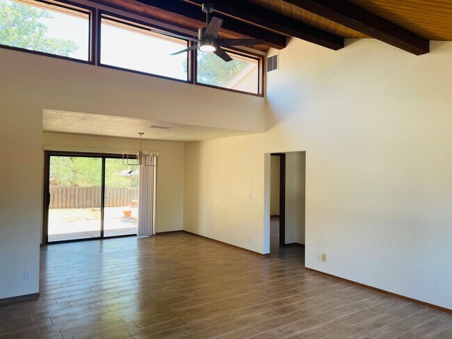 Building Photo - 110 Valley Trail