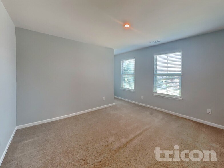 Building Photo - 306 Heroit Ct