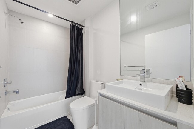 Building Photo - 13800 Highland Dr