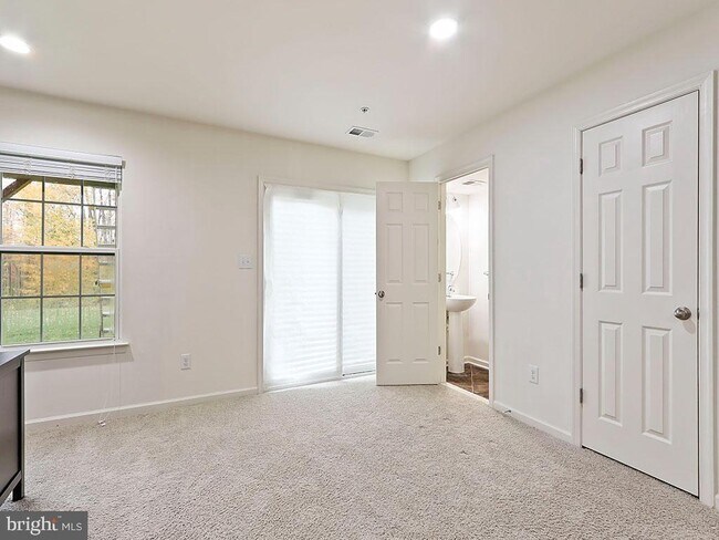 Building Photo - 523 Chestnut Ct