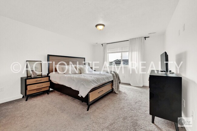 Building Photo - Single Family Home in Bluffdale!