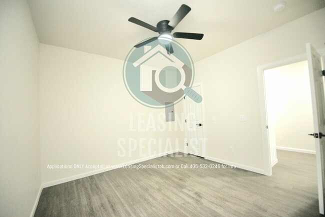 Building Photo - New 2 Bed 2 Full Bath Noble Apartment