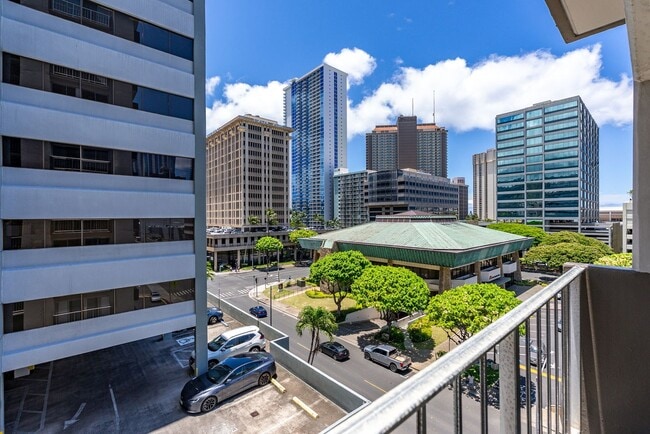 Building Photo - Coty Tower 703