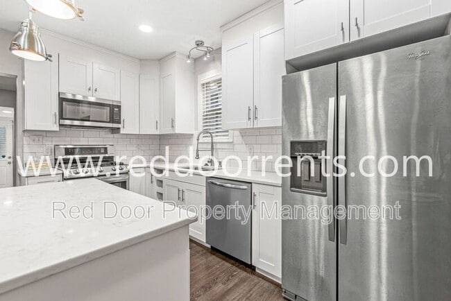 Building Photo - 2028 Hoyt Ave