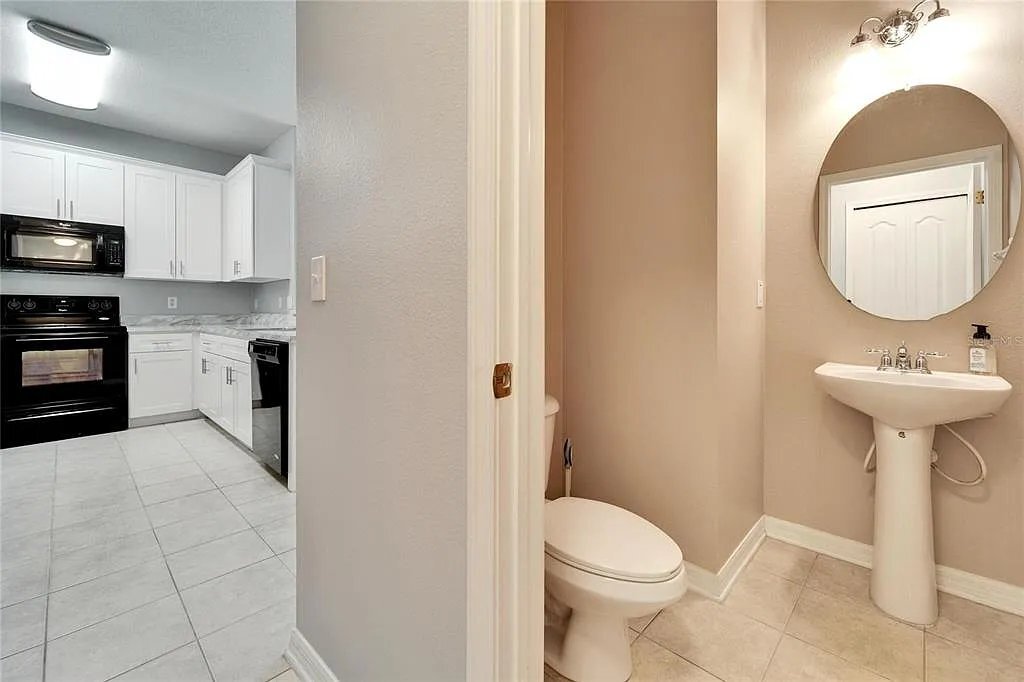 Building Photo - 10621 Shady Falls Ct