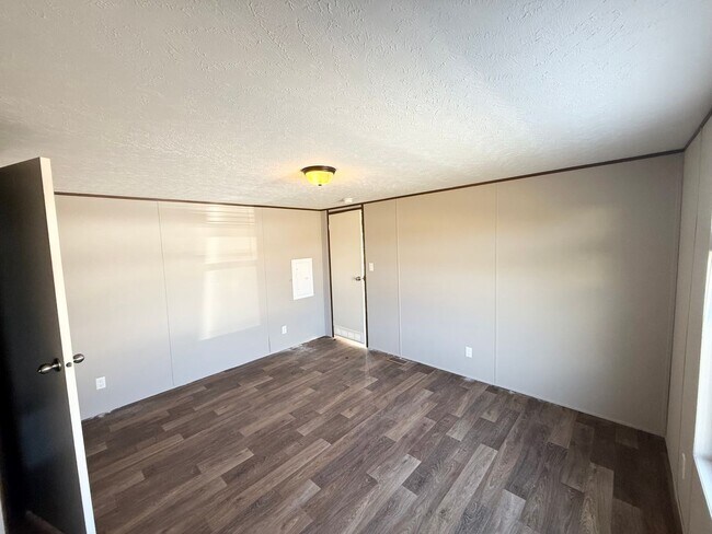 Building Photo - 3104 N Cardinal Rd