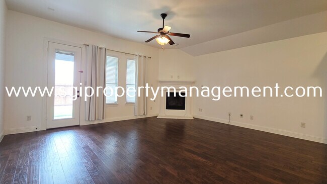 Building Photo - 201 Pasadena Trail