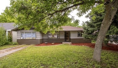 Building Photo - STUDENTS WELCOME! Cute 3-Bedroom / 1-Bath Home w/ Spacious Fenced Yard