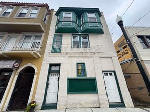 Building Photo - 2312 Arctic Ave