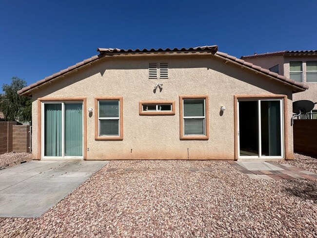 Building Photo - Bella Terra At Southern Highland