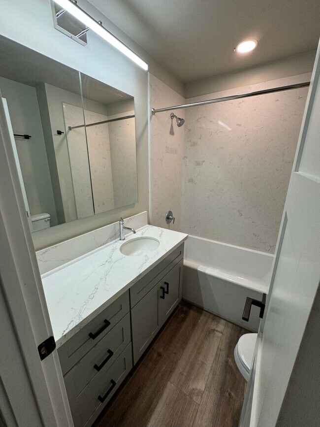 Building Photo - NICE 2 BED 1 BATH IN GREAT LOCATION IN AUBUN!