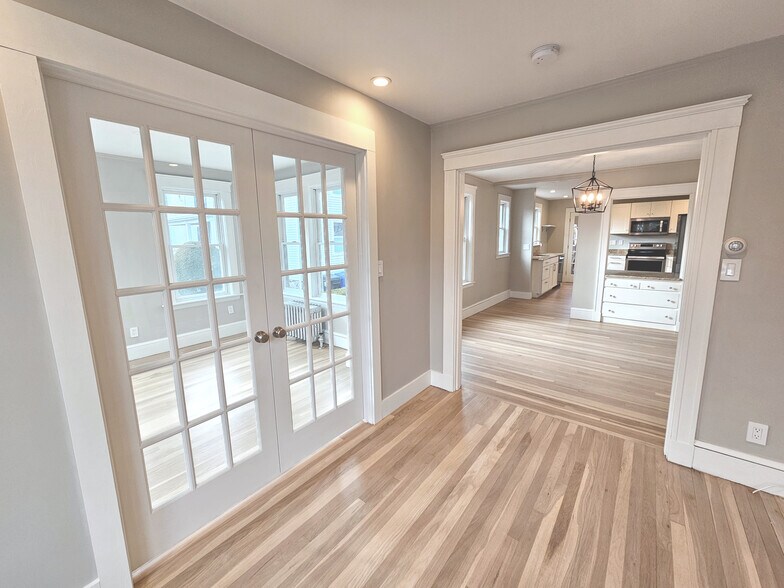 Building Photo - 70 Tufts St