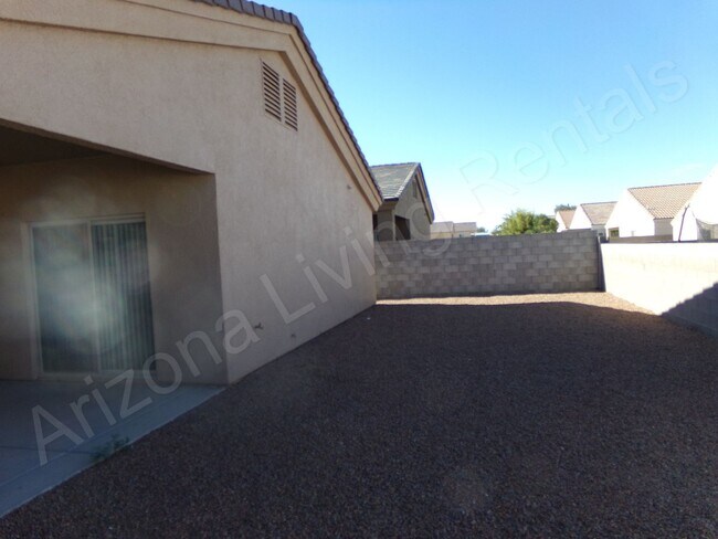 Building Photo - GORGEOUS 3 BEDROOM 2 BATHROOM HOME