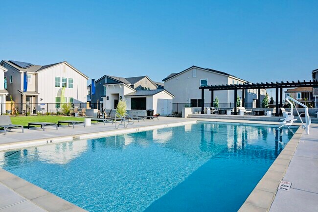 Building Photo - 2821 E Tamarind Dr