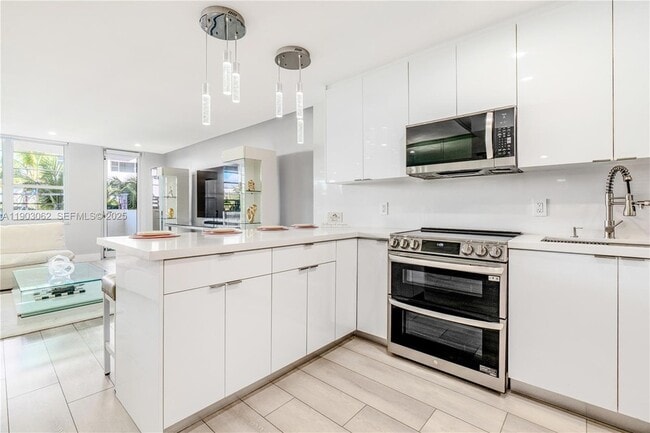 Building Photo - 100 Lincoln Rd