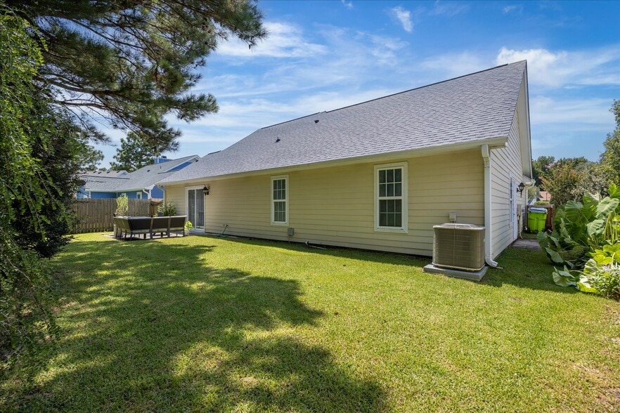 Back yard - 2204 Loblolly Ct